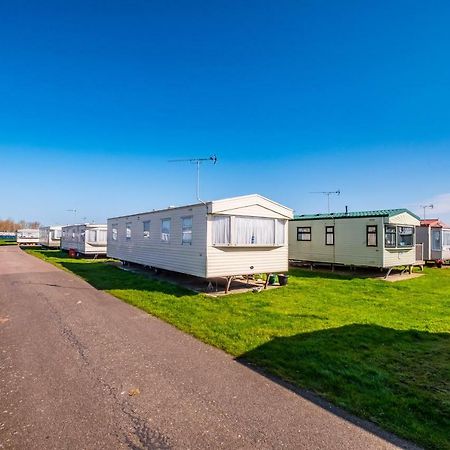 Caravan Beach Holiday Hotel Saint Osyth Esterno foto