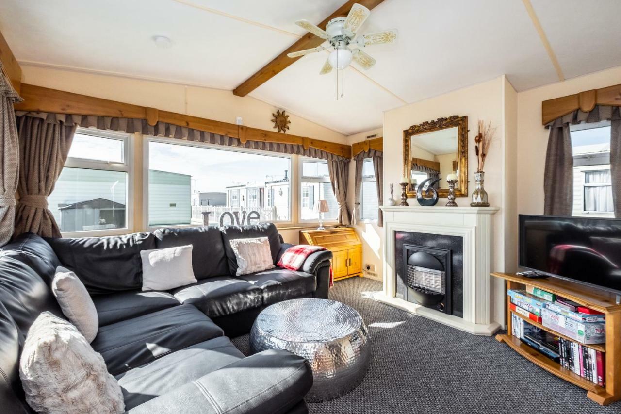 Caravan Beach Holiday Hotel Saint Osyth Esterno foto