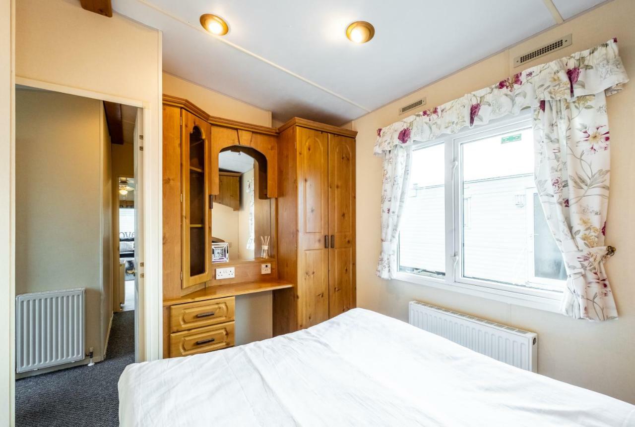 Caravan Beach Holiday Hotel Saint Osyth Esterno foto