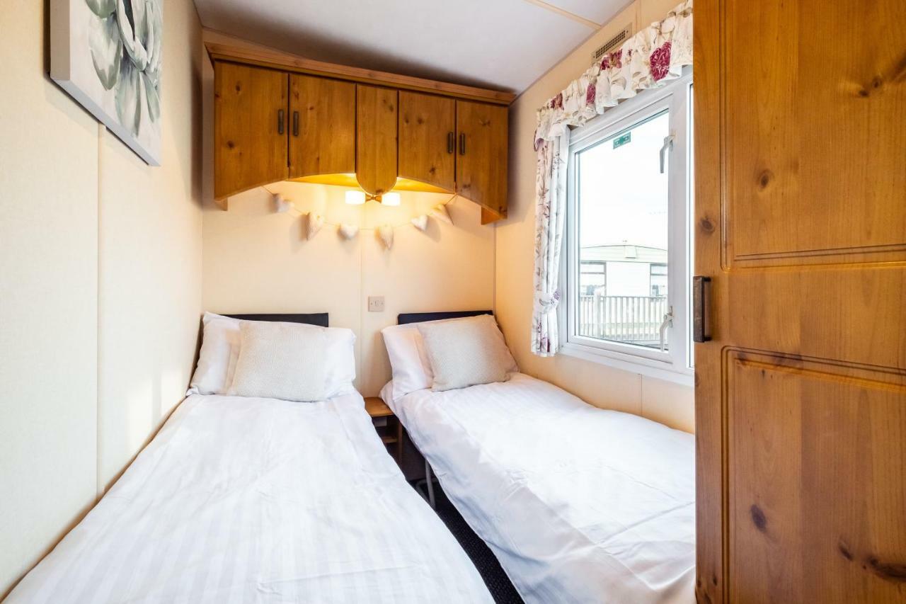 Caravan Beach Holiday Hotel Saint Osyth Esterno foto