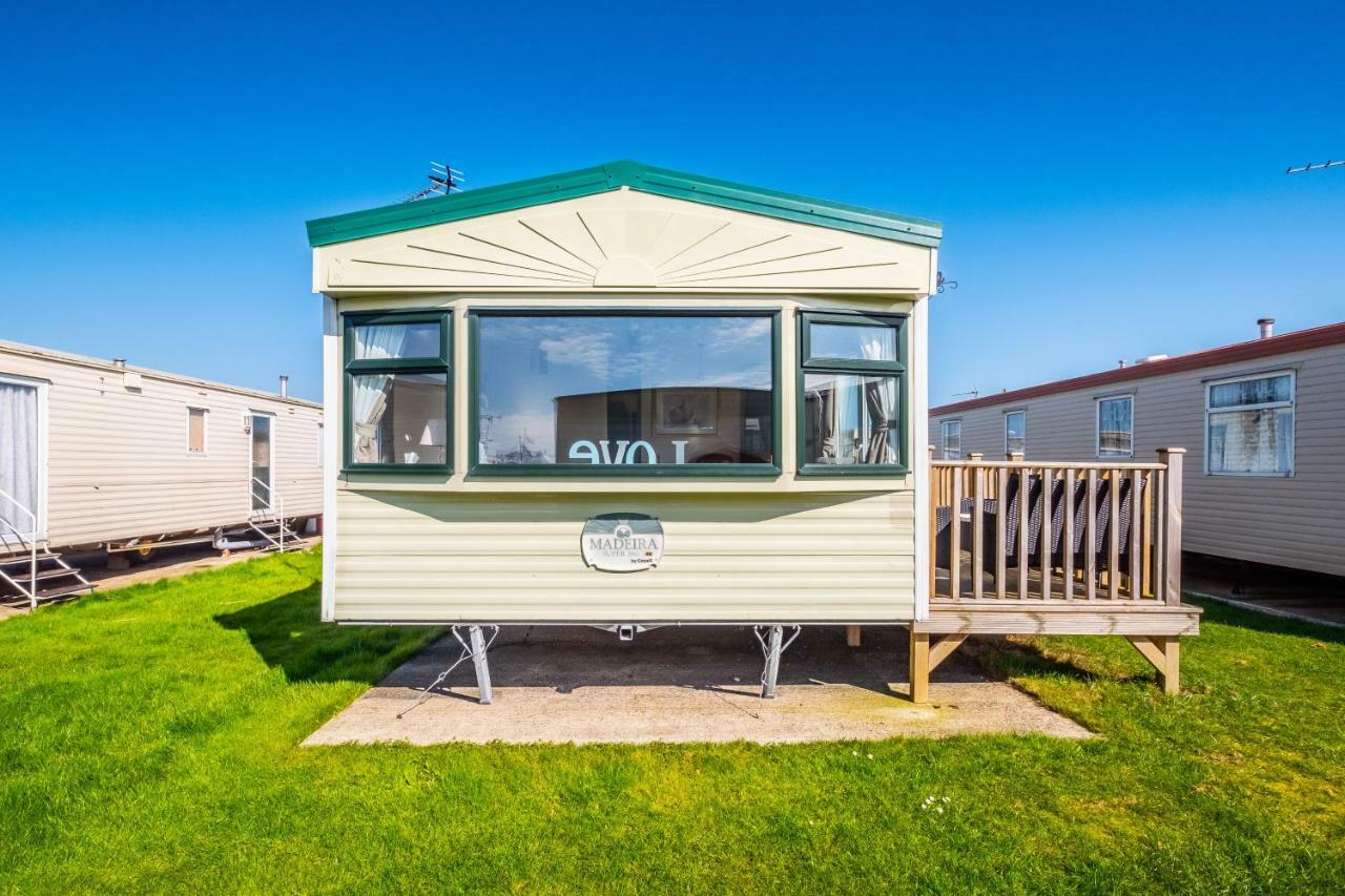 Caravan Beach Holiday Hotel Saint Osyth Esterno foto