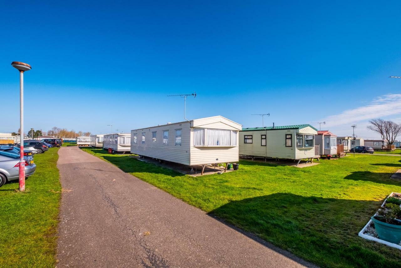 Caravan Beach Holiday Hotel Saint Osyth Esterno foto