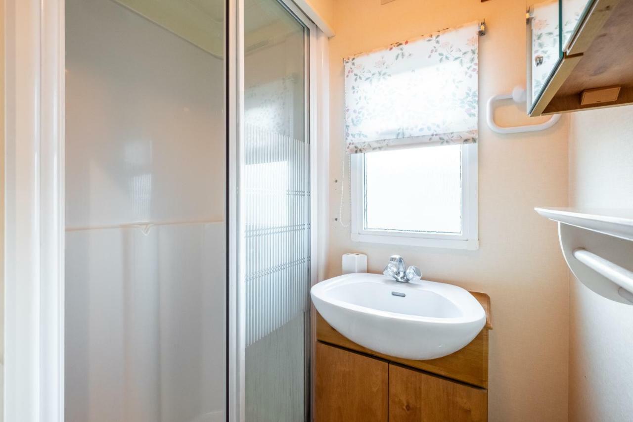 Caravan Beach Holiday Hotel Saint Osyth Esterno foto